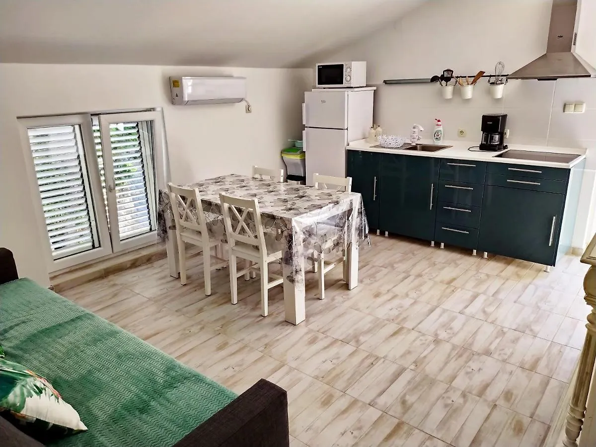Appartements Dominique, With Private Terrace Supetarska Draga