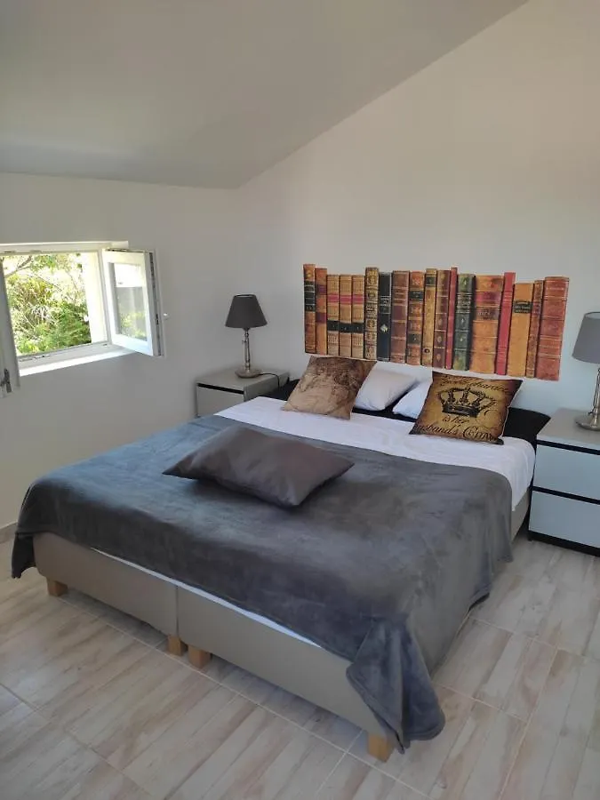 Appartements Dominique, With Private Terrace Supetarska Draga Apartman