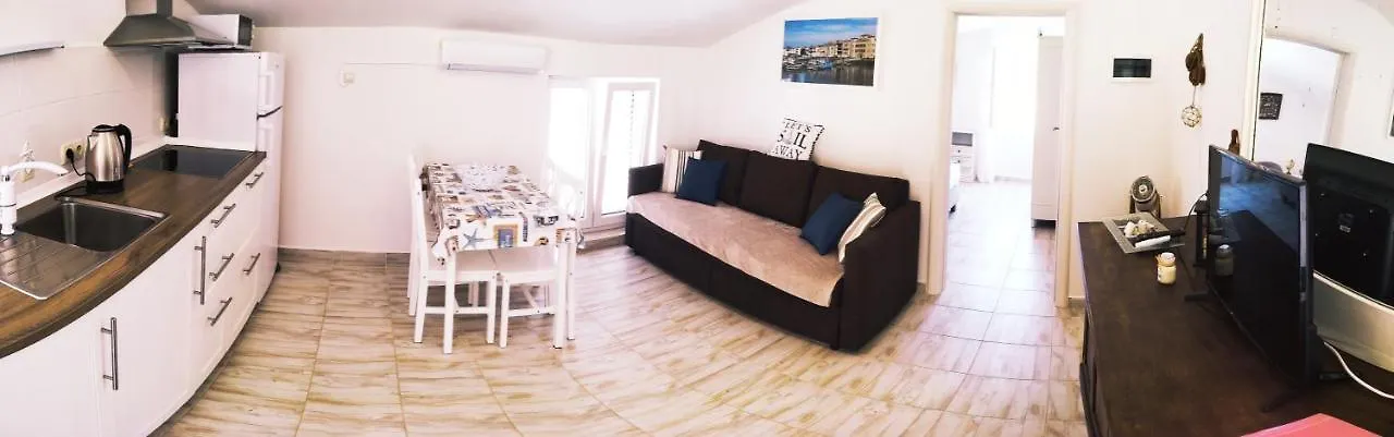 Apartment Appartements Dominique, With Private Terrace Supetarska Draga